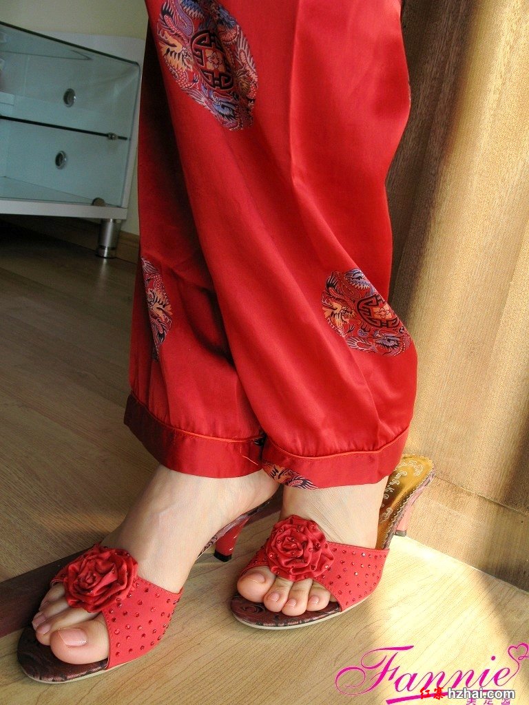一抹嫣红。娇羞2.jpg