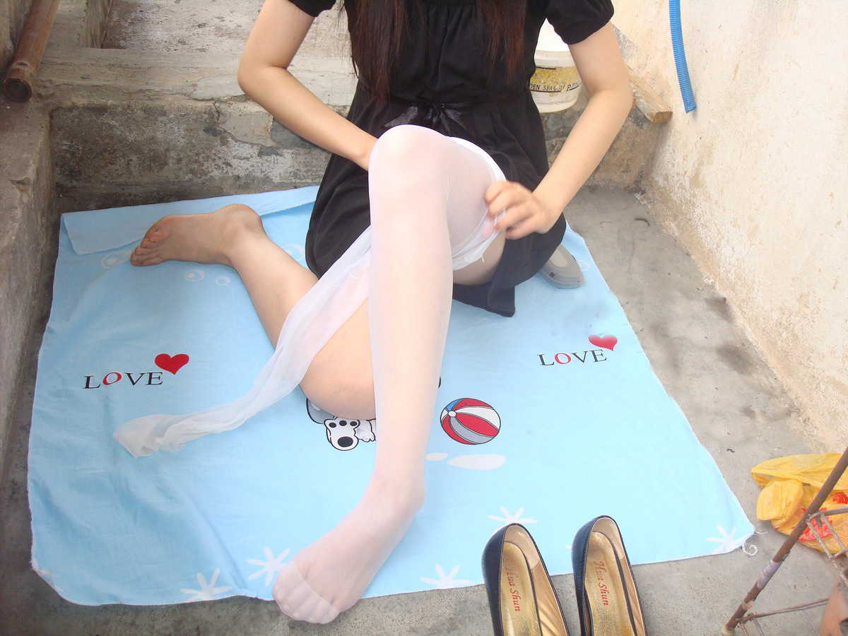 极品少妇的白丝美腿3.jpg